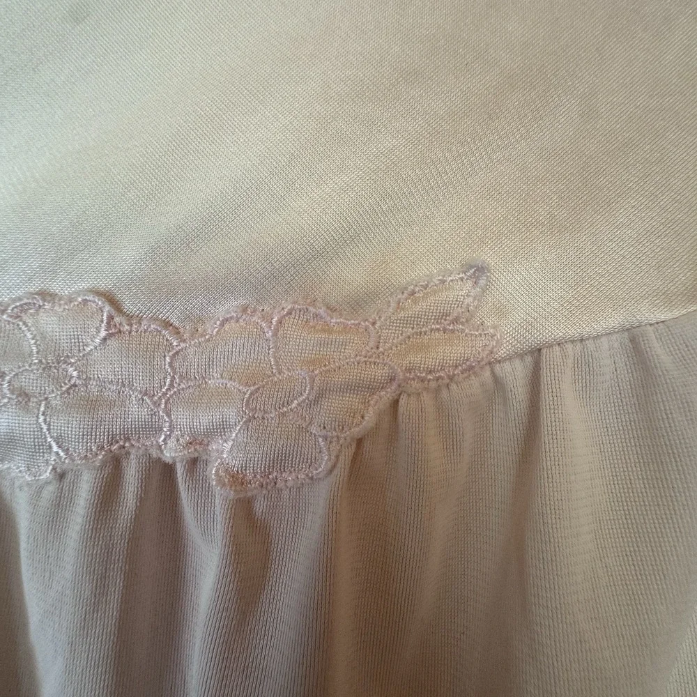 VTG 80s Vanity Fair Nightgown Pale Pink XL Satin Sheath Feminine Grandma Cottage
